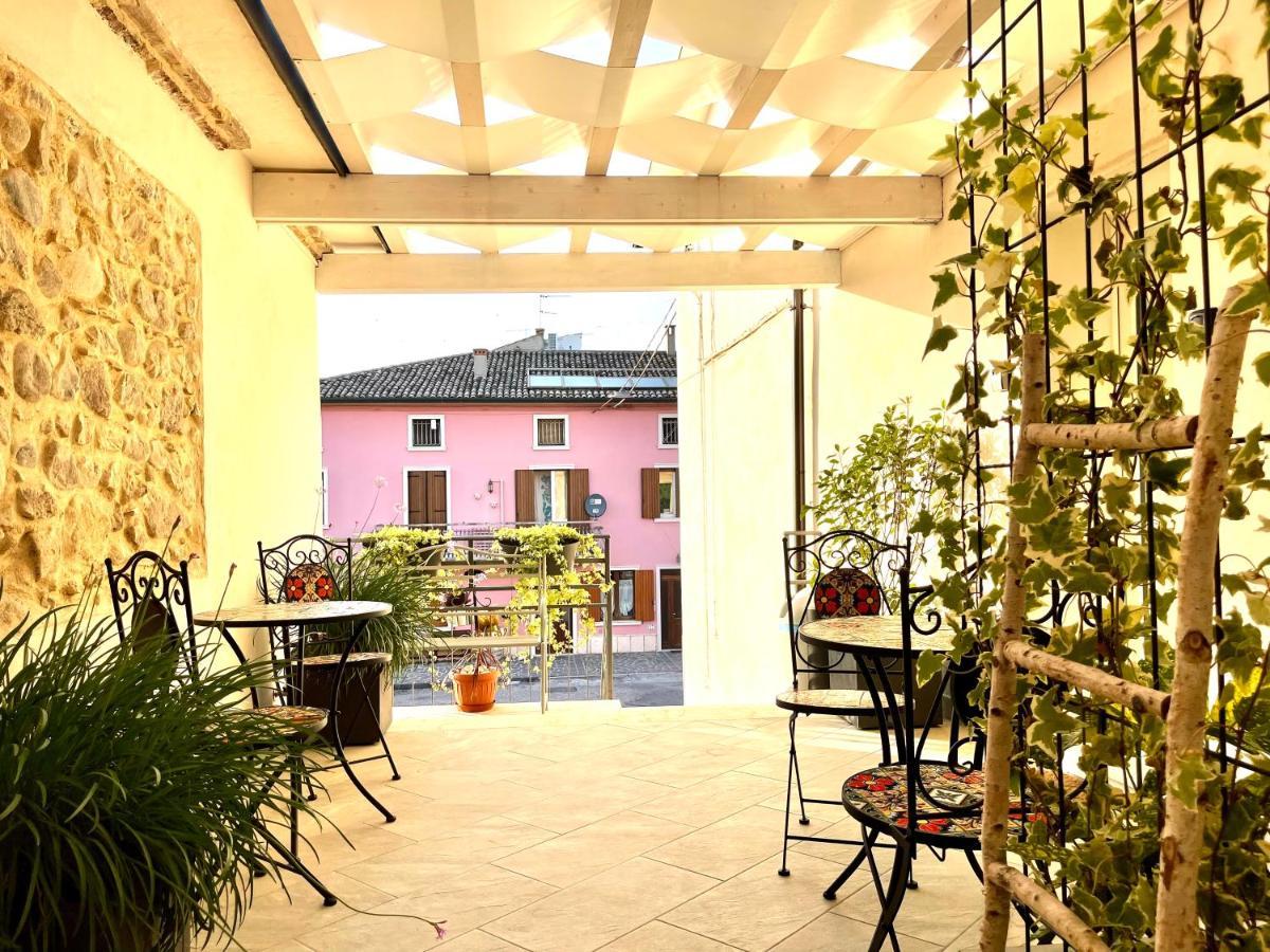 Dimora Di Charme Rooms & Apartments 佩斯基耶拉德加达 外观 照片