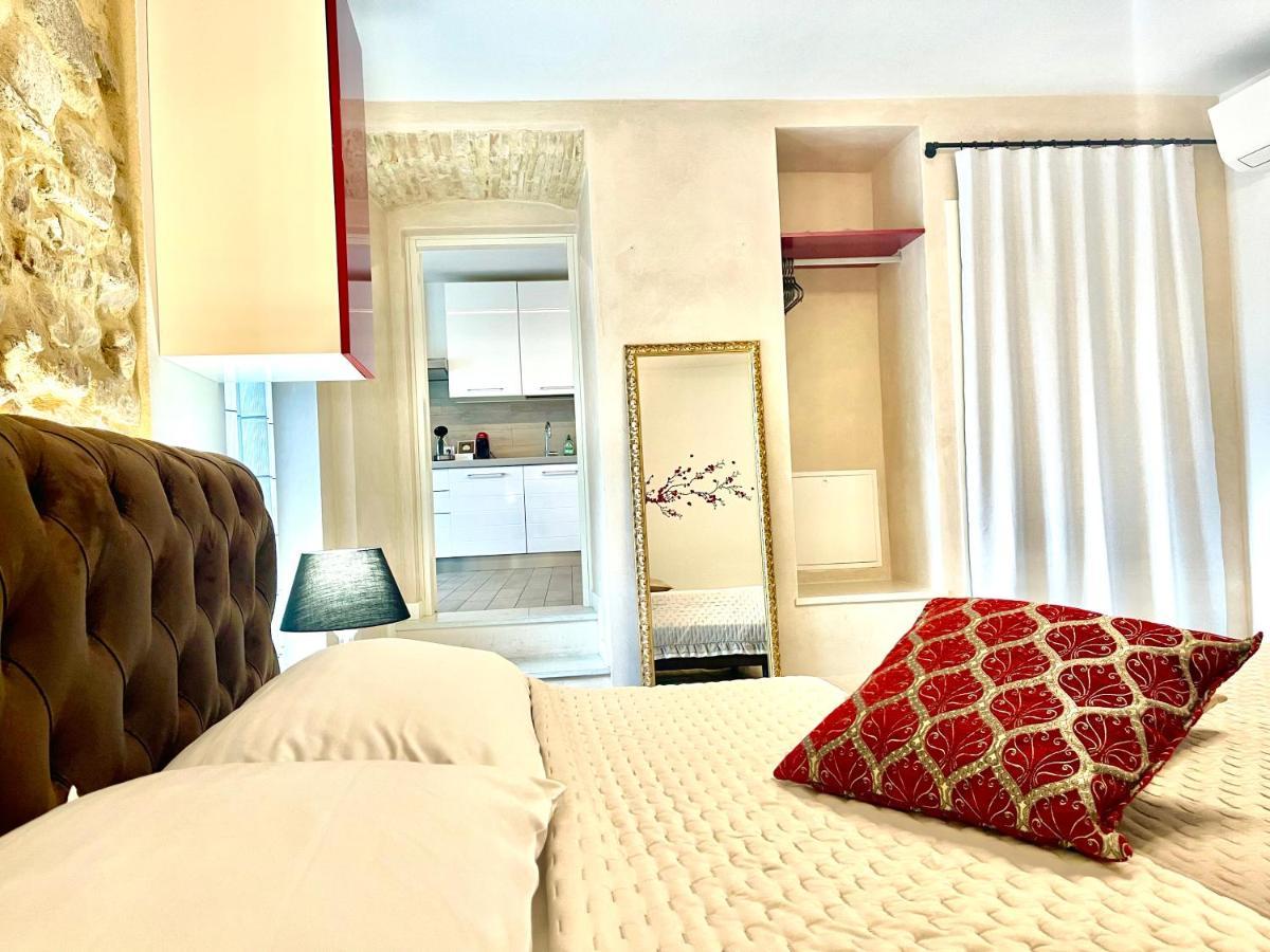 Dimora Di Charme Rooms & Apartments 佩斯基耶拉德加达 外观 照片