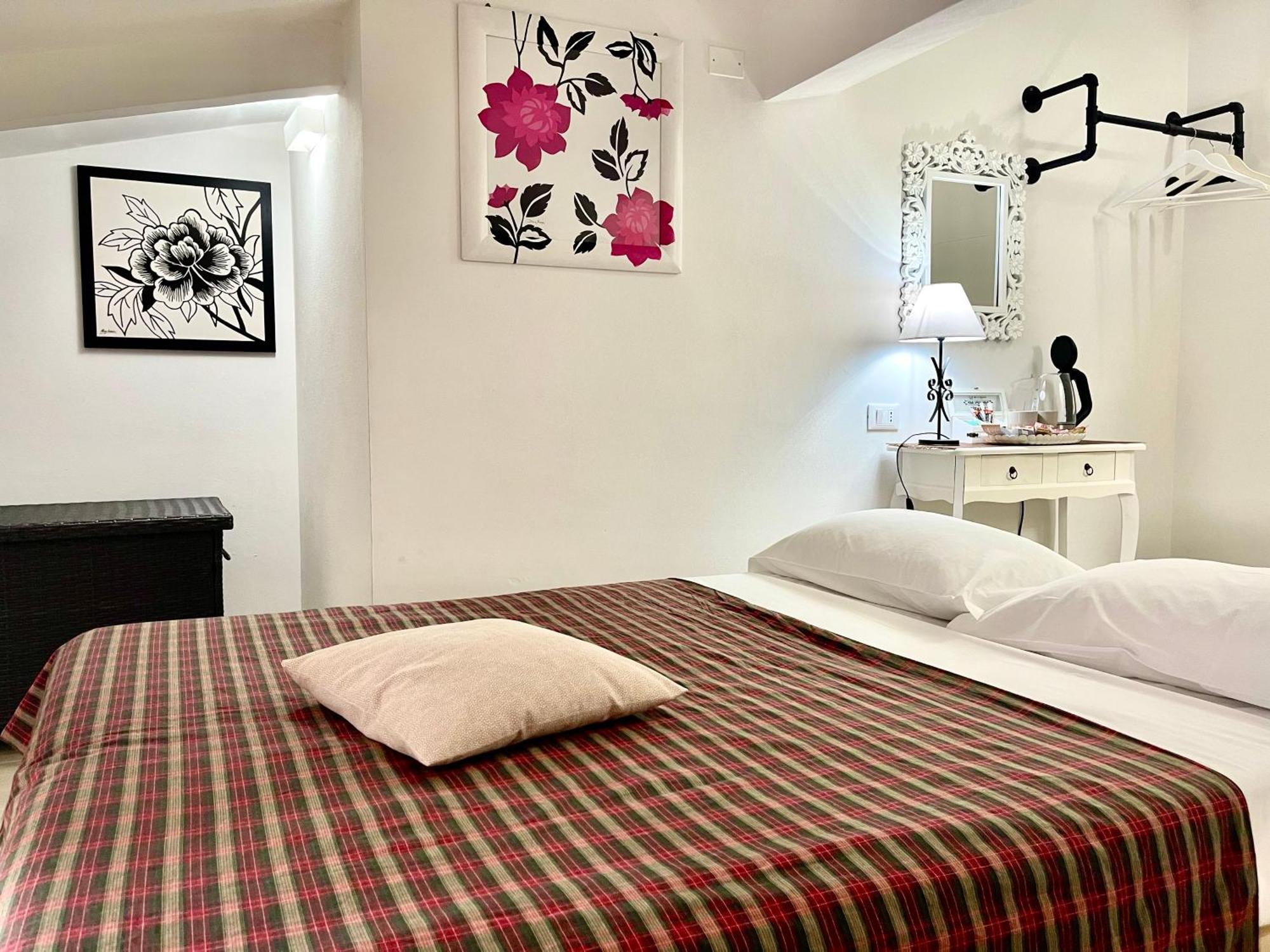 Dimora Di Charme Rooms & Apartments 佩斯基耶拉德加达 外观 照片