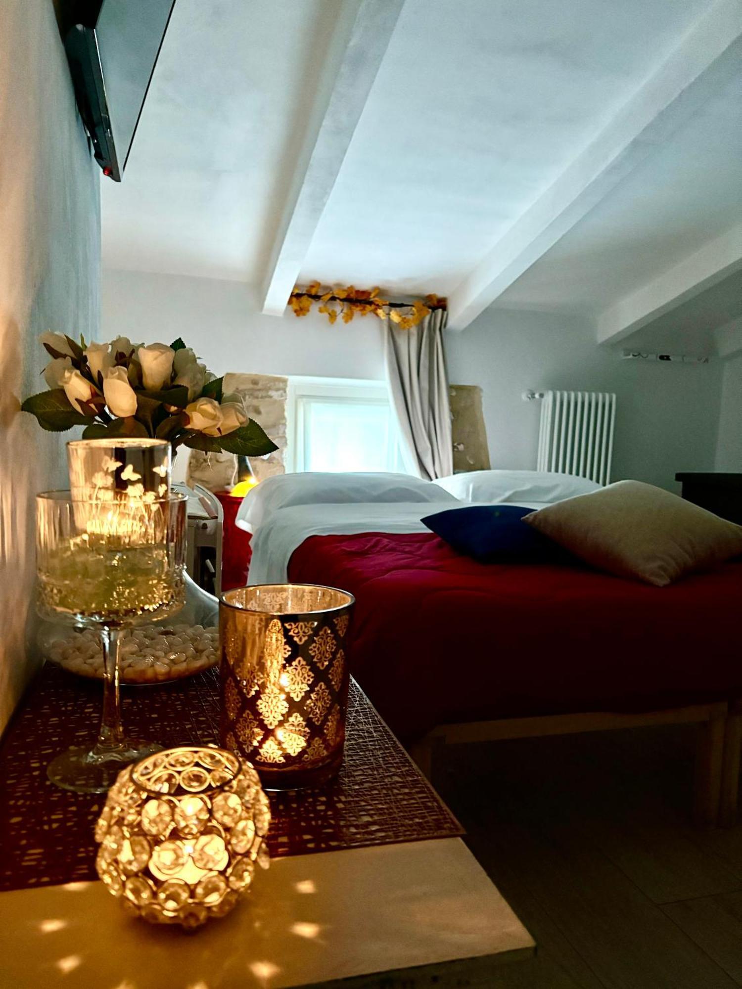 Dimora Di Charme Rooms & Apartments 佩斯基耶拉德加达 外观 照片